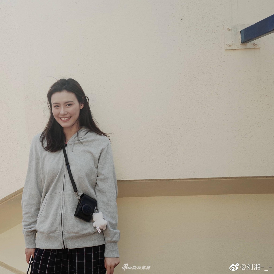 游泳女神刘湘晒美照 回眸一笑令人心动