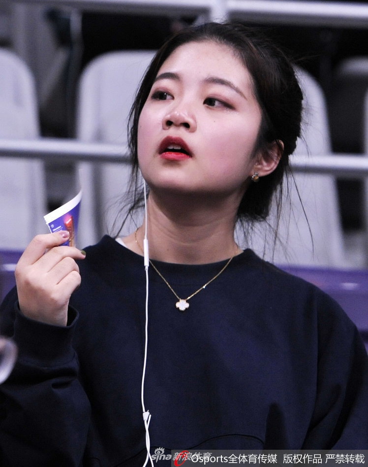 CBA新赛季首轮各地女球迷精选
