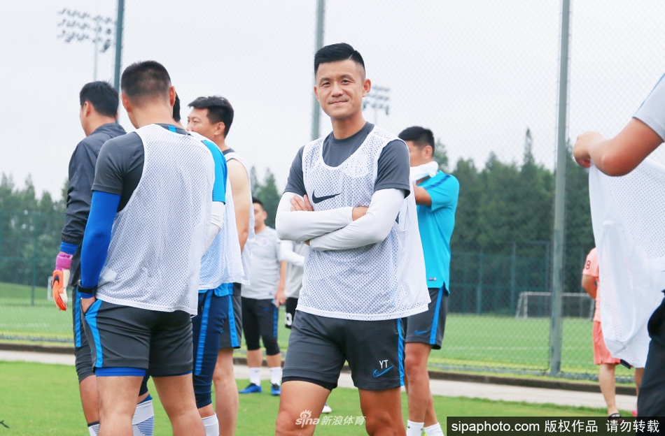 上海绿地申花管理层和教练“热身”迎中超