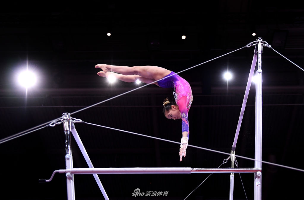体操世锦赛小花唐茜靖全能摘银