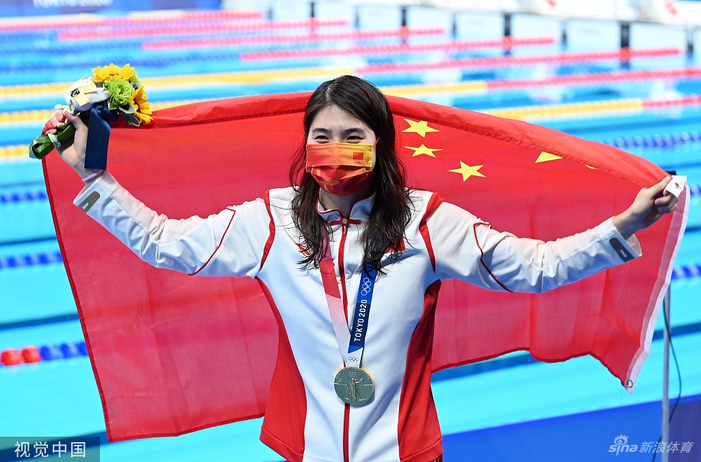 中国红!奥运健儿与五星红旗交相辉映