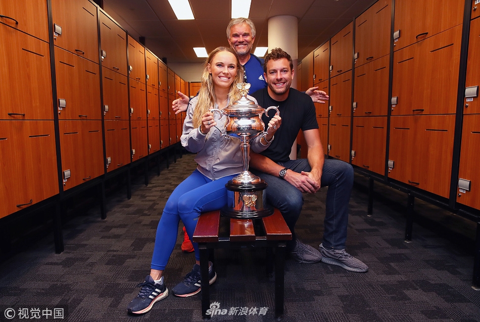 沃兹尼亚奇与大卫-李热吻撒狗粮