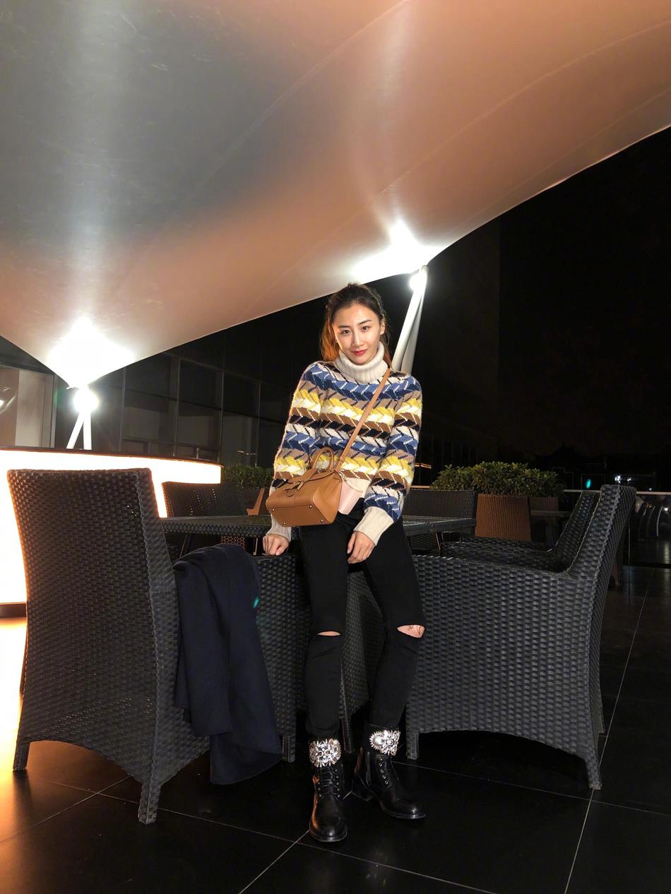 何雯娜微博自拍:生活碎片