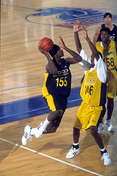 青涩小皇帝！詹皇训练营珍贵照