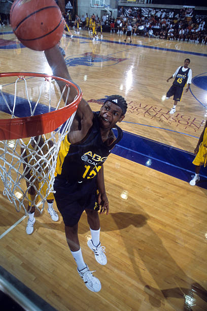 青涩小皇帝！詹皇训练营珍贵照