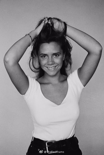 贝嫂维多利亚18岁旧照曝光