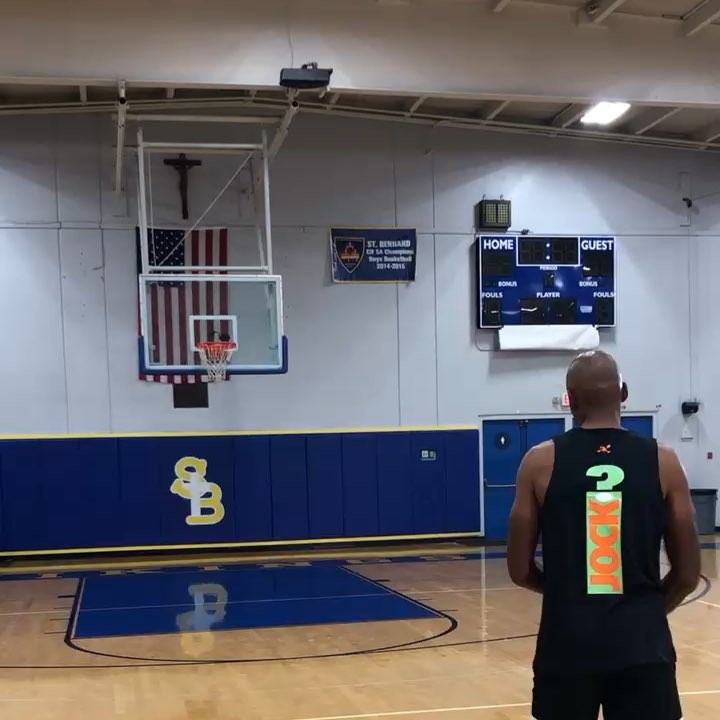 吴亦凡和雷阿伦同场训练 为全明星备战_高清图集_新浪网