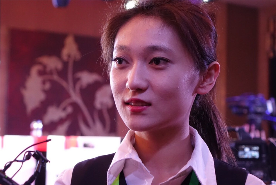 高清-tupt总决赛现场 美女发牌员国色天香_高清图集_新浪网