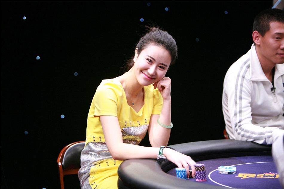 高清-德州扑克美女牌手张晨旭_高清图集_新浪网