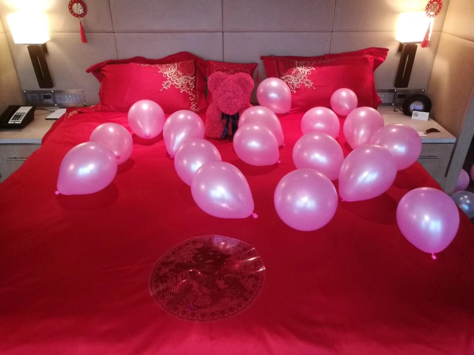 浪漫喜庆的婚床