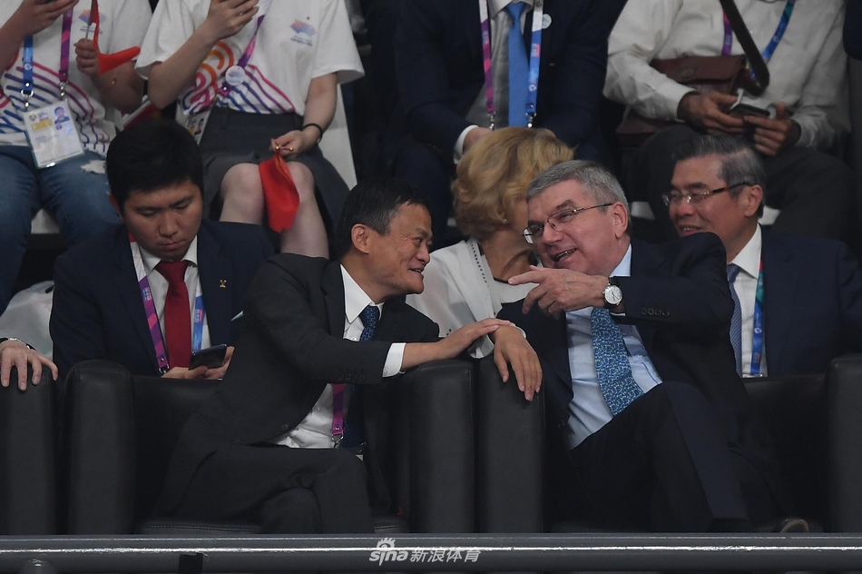 马云与巴赫亲切攀谈