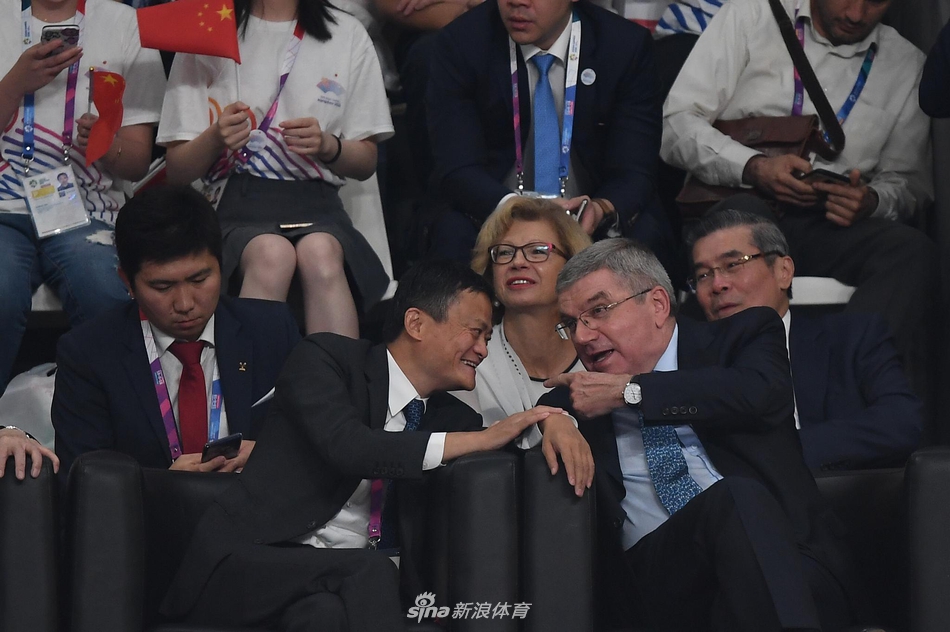 马云与巴赫亲切攀谈
