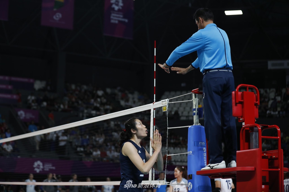 新浪直击女排中国3-0泰国夺冠