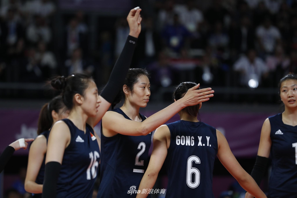 新浪直击女排中国3-0泰国夺冠