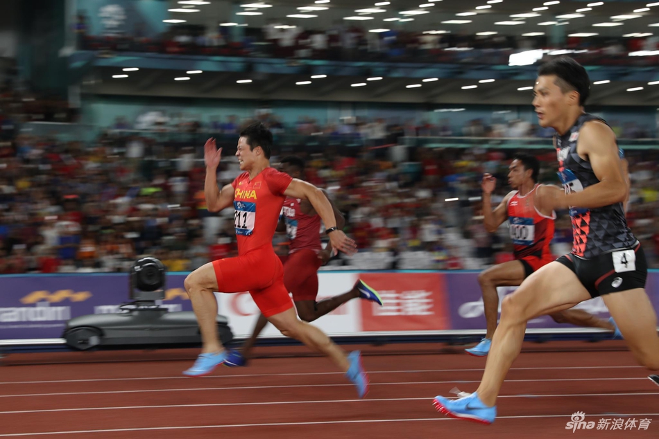 苏炳添取得领先