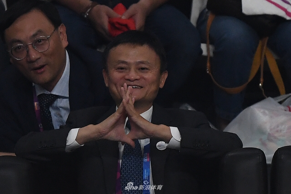 马云为中国女排助威