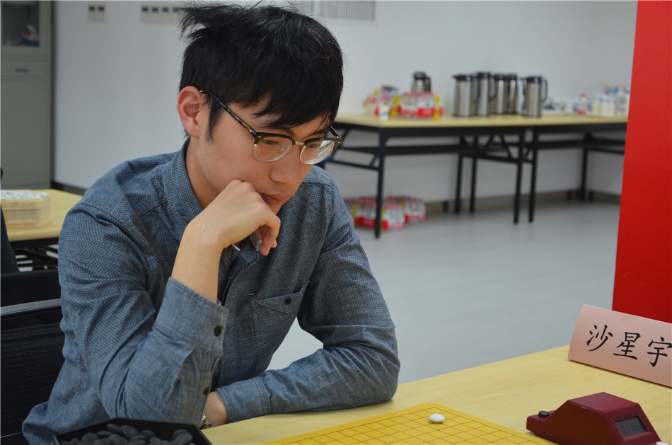 10 / 10 4月30日,第8届陈毅杯中国业余围棋赛小组赛第3轮在上海棋牌院