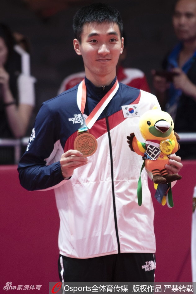 樊振东4-2林高远夺冠