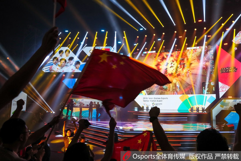 五星红旗赛场飘扬