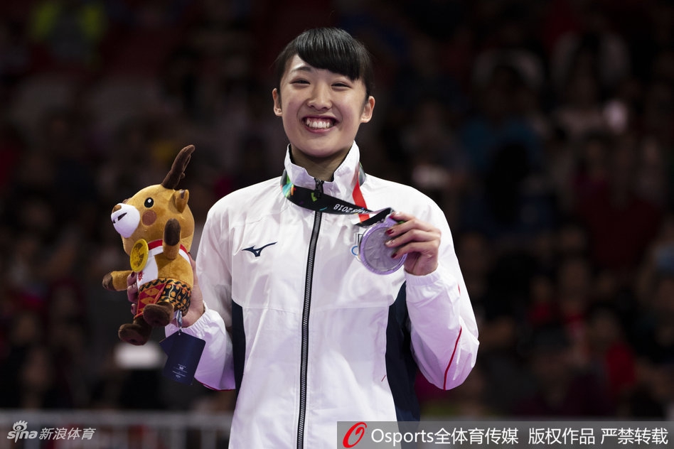 刘灵玲夺冠朱守李摘铜