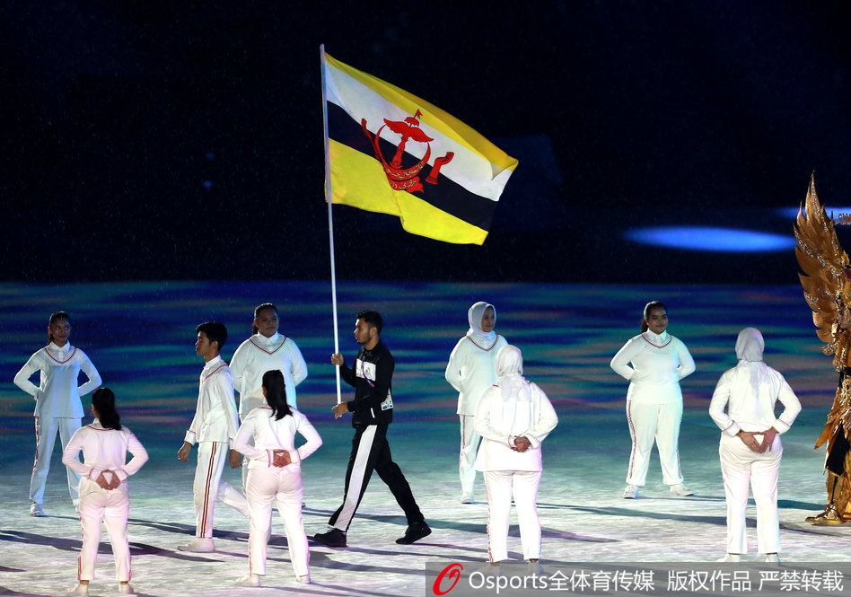 闭幕式郭丹引领中国代表团入场