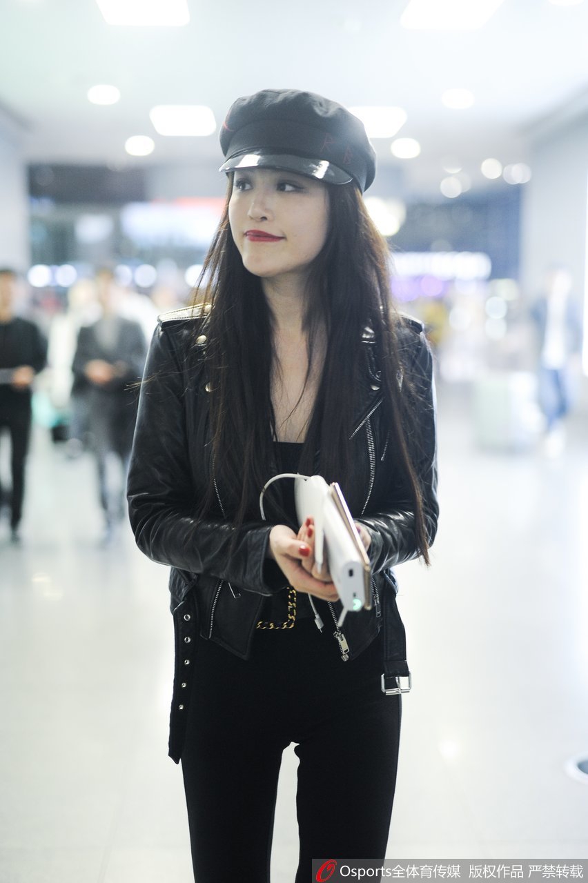 刘翔前妻葛天现身上海虹桥 满面笑容气色好