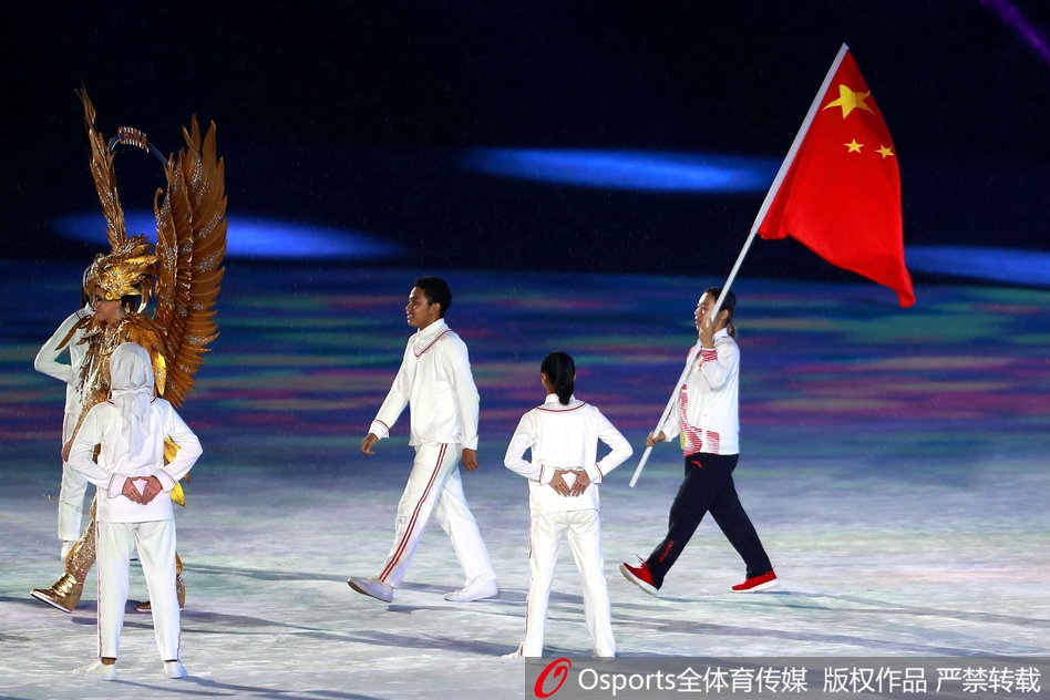 闭幕式郭丹引领中国代表团入场