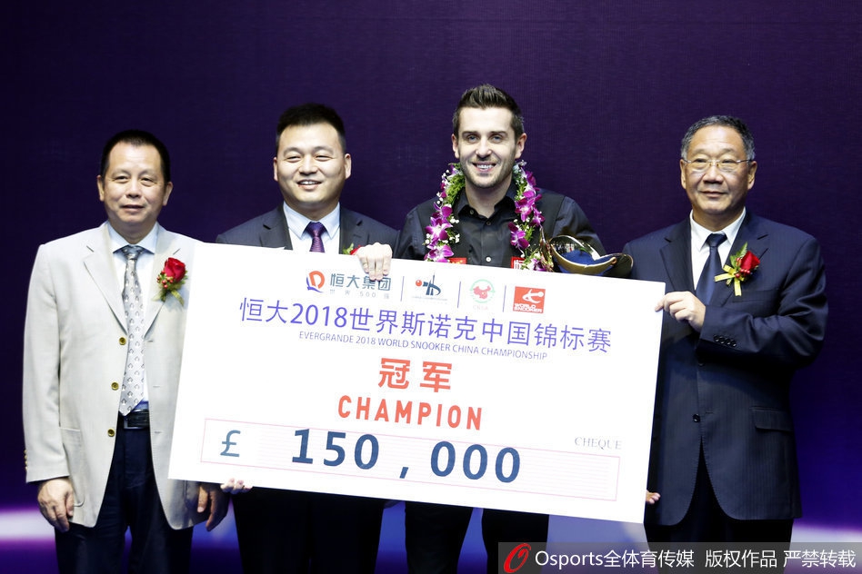 斯诺克中国赛塞尔比捧杯夺冠