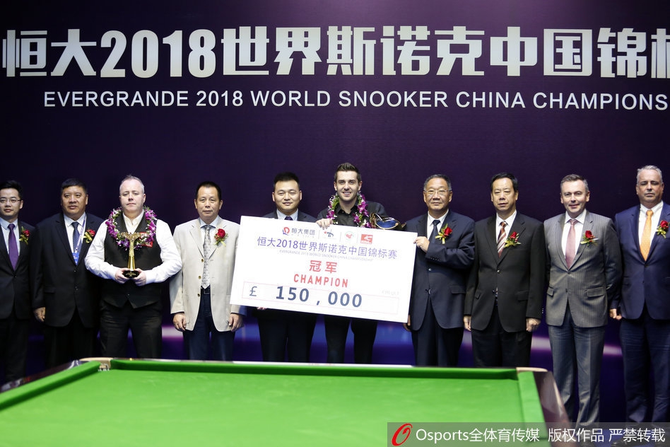 斯诺克中国赛塞尔比捧杯夺冠