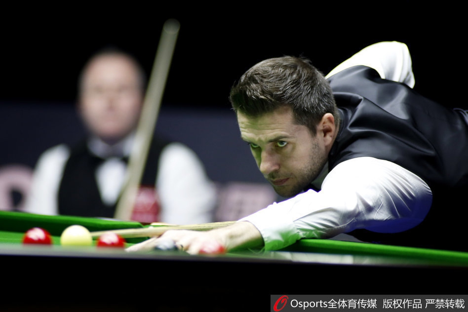 斯诺克中国赛塞尔比捧杯夺冠