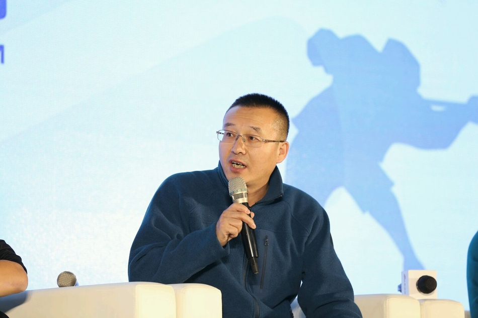 冰球协会秘书长房学峰,京张冬奥研究中心副主任于宏程,北京陈经伦中学