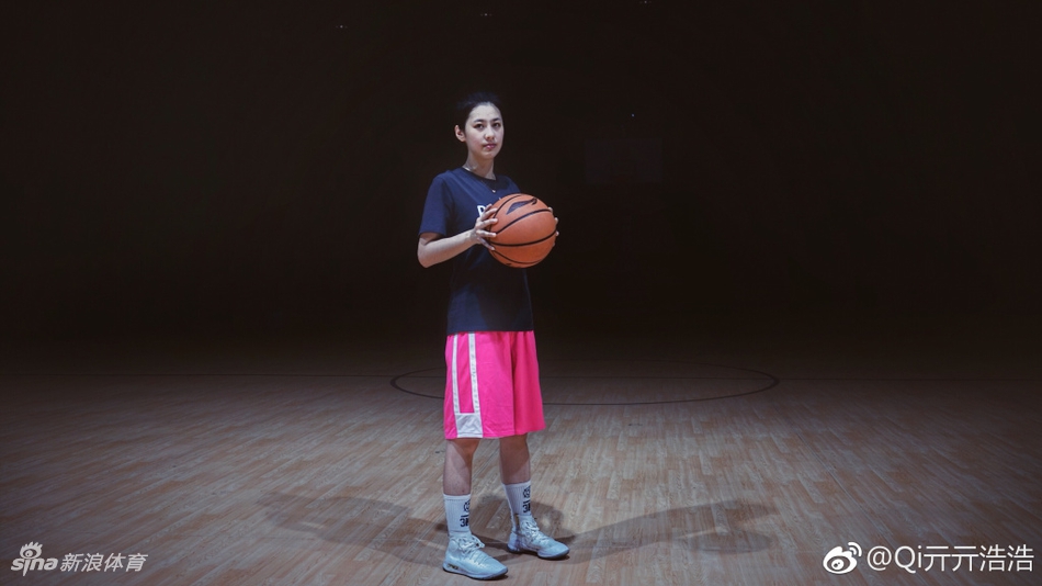 最美女裁判!这次她要上场打球啦