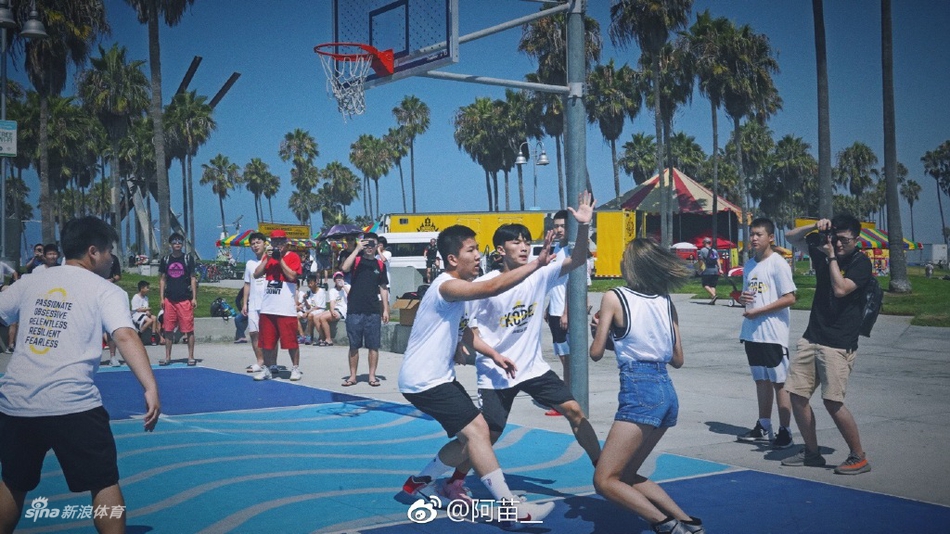 甜美霸气各种风格一应俱全 篮球美女阿苗美照合集