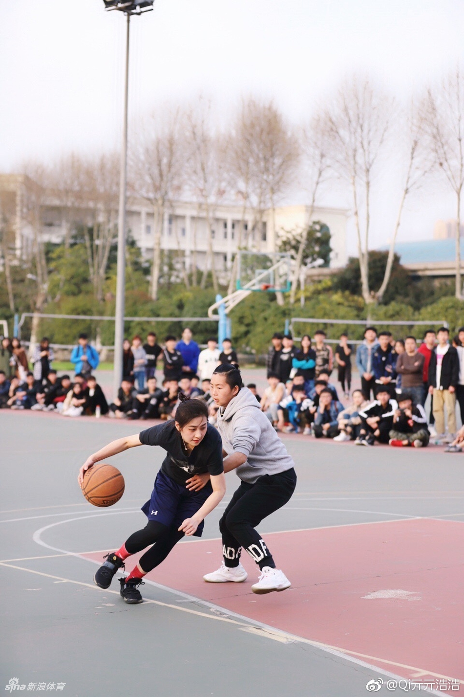 最美女裁判!这次她要上场打球啦