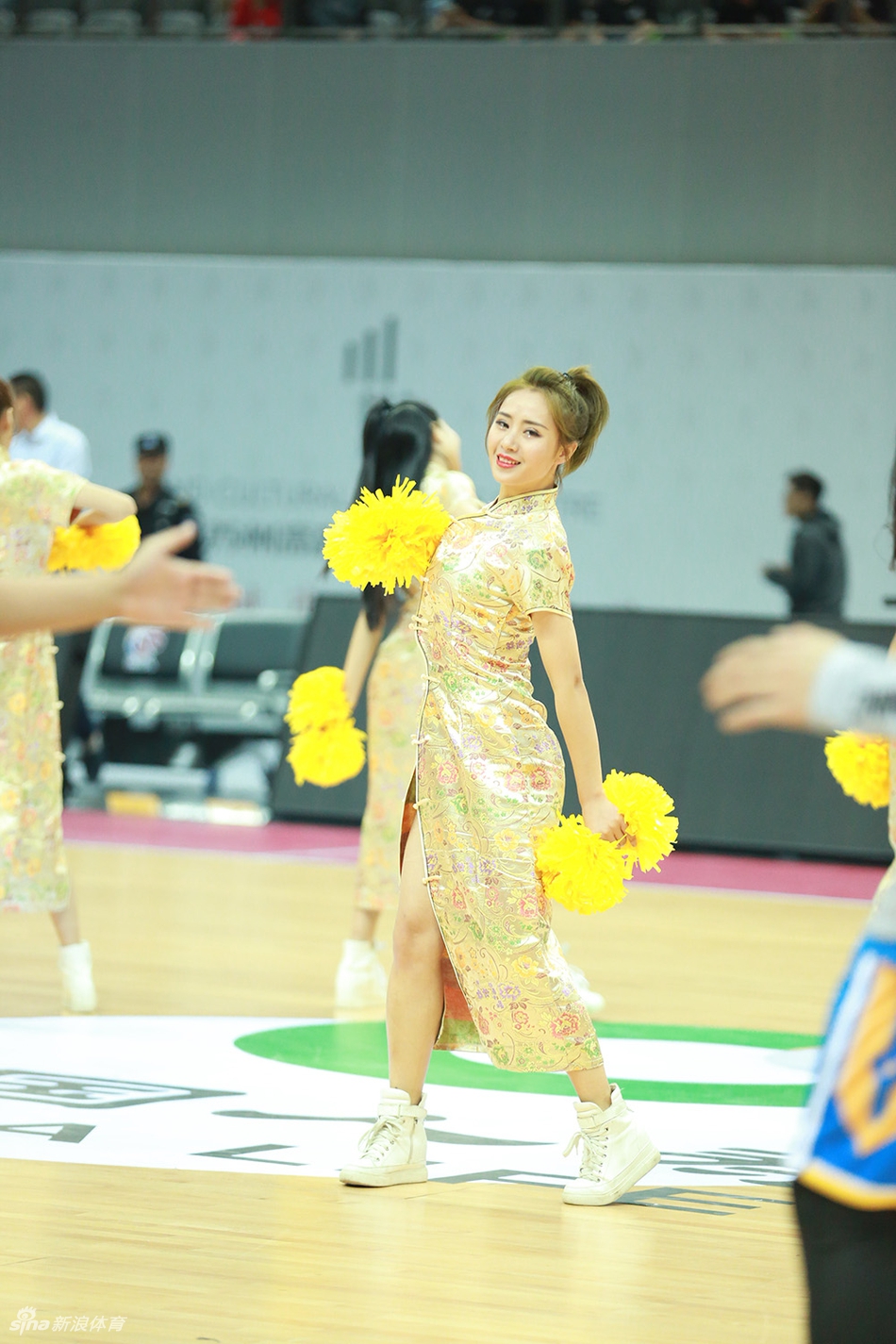 甜到人心！肯帝亚啦啦队热舞助威