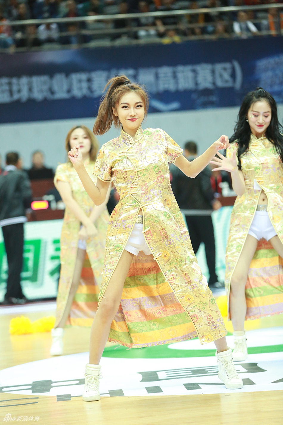 甜到人心！肯帝亚啦啦队热舞助威