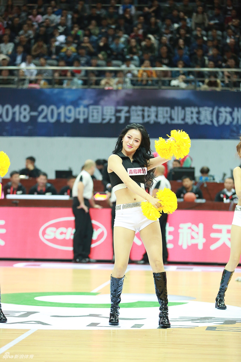 不放假！肯帝亚啦啦队热舞助阵性感撩人