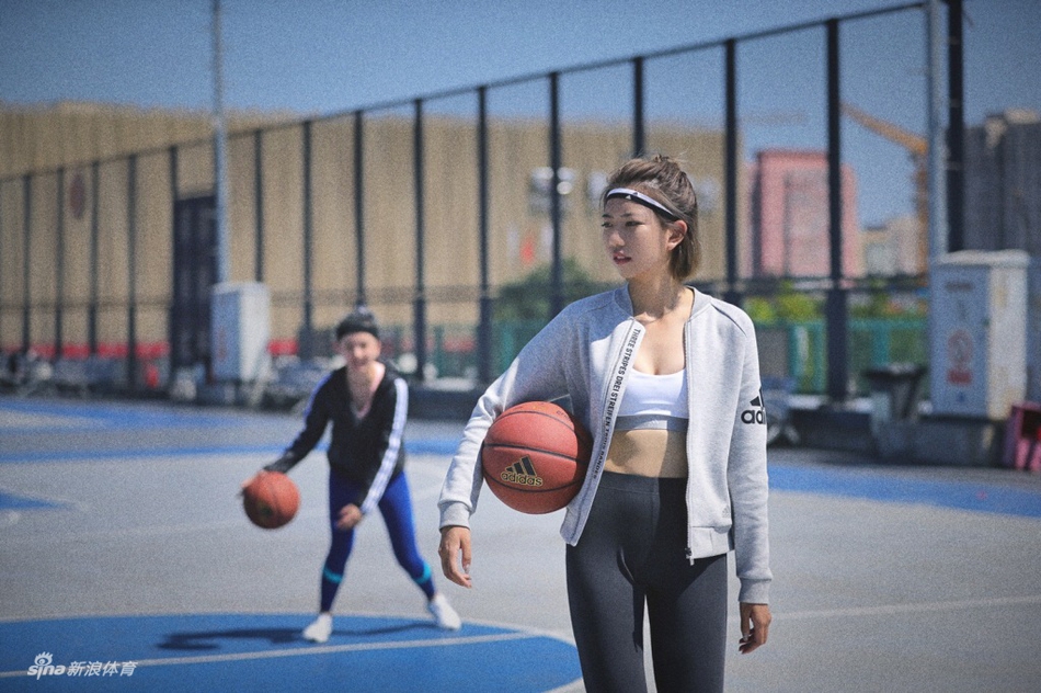 甜美霸气各种风格一应俱全 篮球美女阿苗美照合集