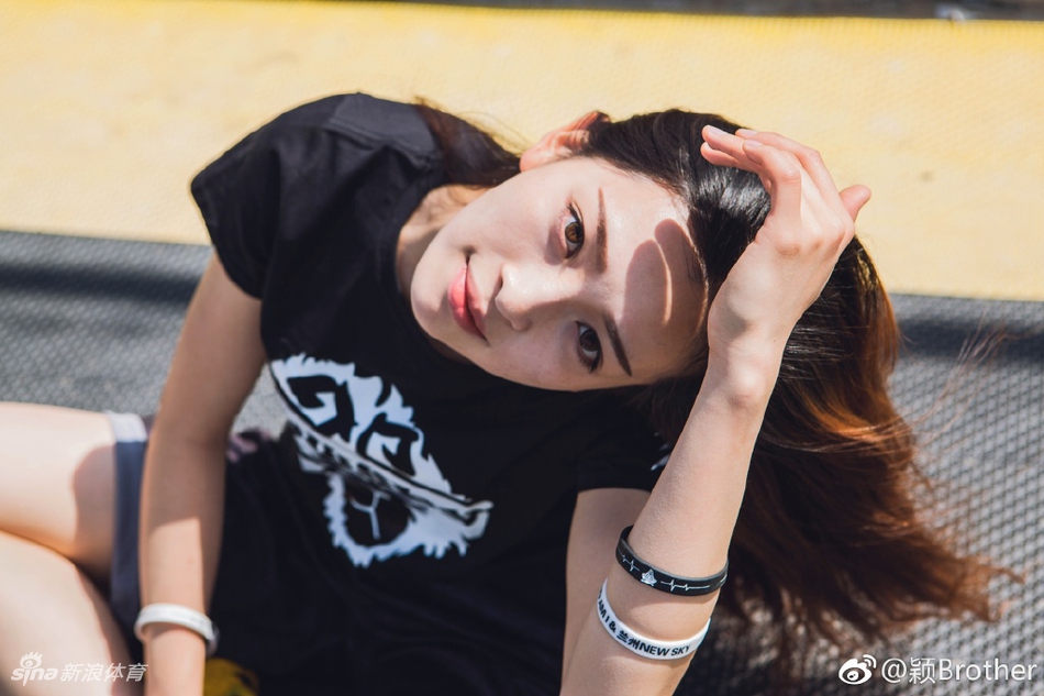 女生也能玩街球!她炫技你学不来!