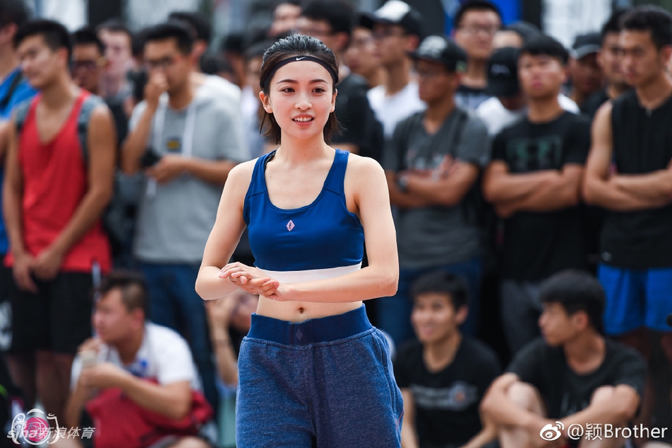 女生也能玩街球!她炫技你学不来!