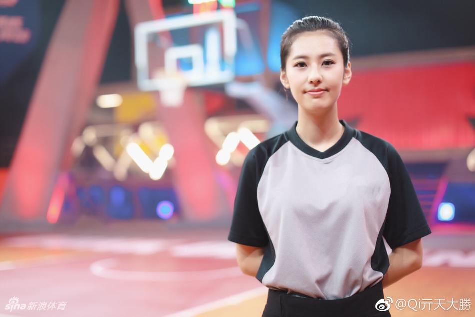 最美女裁判!这次她要上场打球啦