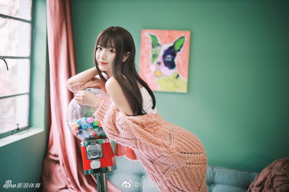 可爱又喜欢吸猫的运动女孩!