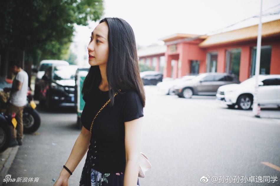 可以很酷也可以很可爱 她最爱的就是打球！