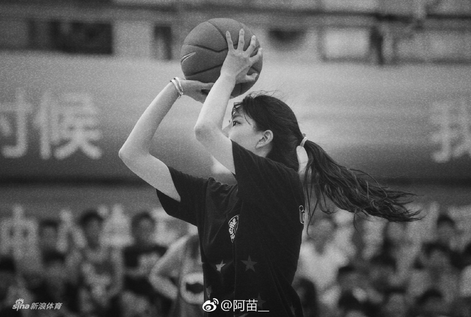 甜美霸气各种风格一应俱全 篮球美女阿苗美照合集
