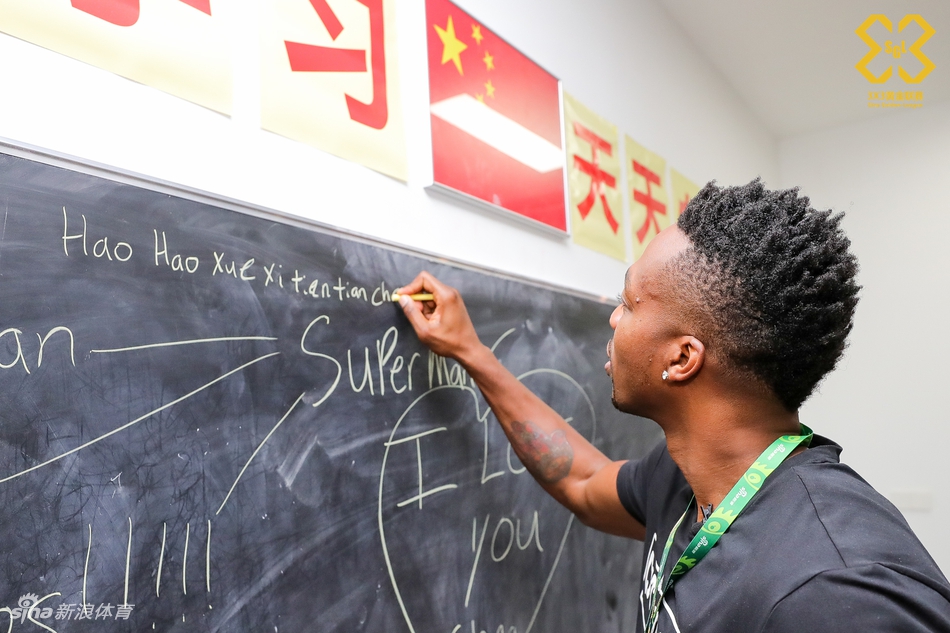 魔兽霍华德造访新浪总部