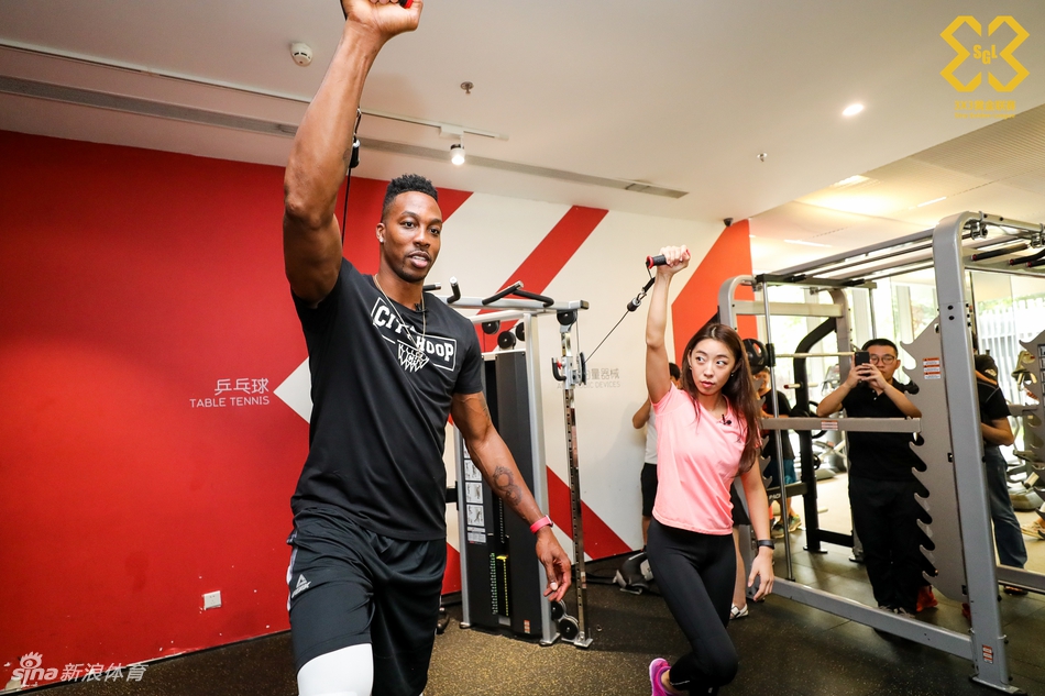 魔兽霍华德造访新浪总部