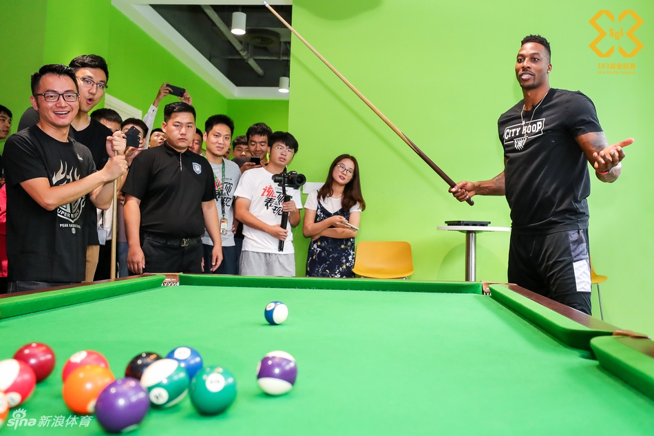 魔兽霍华德造访新浪总部