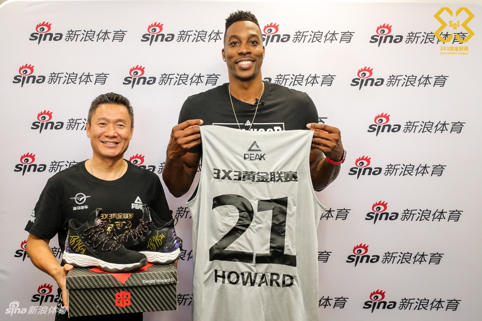 魔兽霍华德造访新浪总部