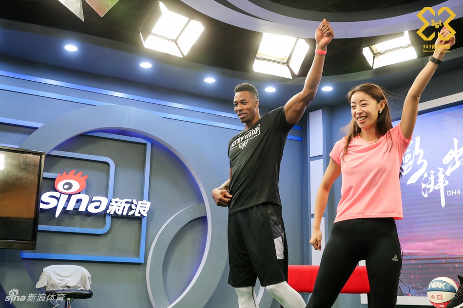 魔兽霍华德造访新浪总部