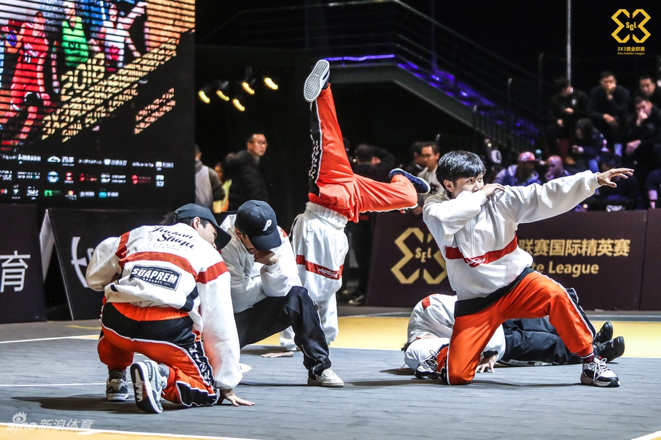 动感热舞引燃全场！精英赛火辣啦啦队表演